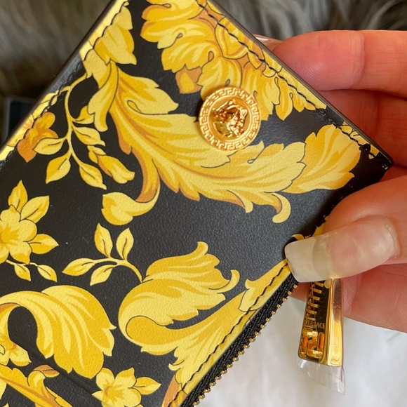 Sold VERSACE 💛 NWB BAROCCO CARD HOLDER WITH KEY FOB - Picture 4 of 11